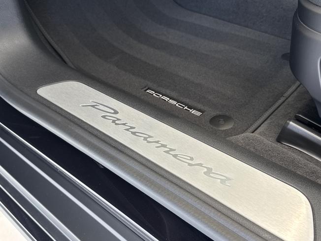 PORSCHE Panamera Photo 34