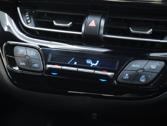 Toyota C-HR Photo 3660f7b4-2405-4400-9fb6-852528eb4399.jpg