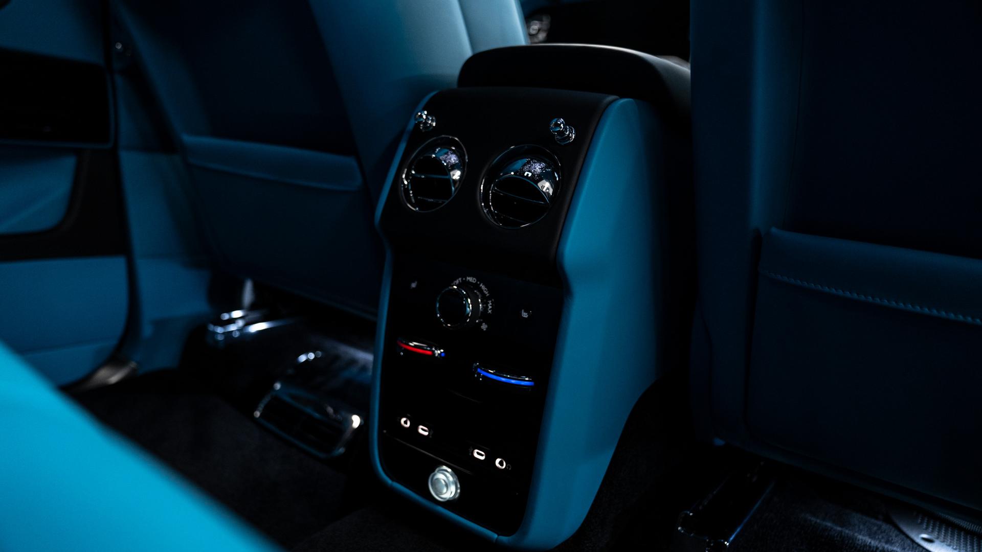 Rolls-Royce Cullinan Series II Photo 3662e4c5-7edb-4f30-a852-9570d22205de.jpg