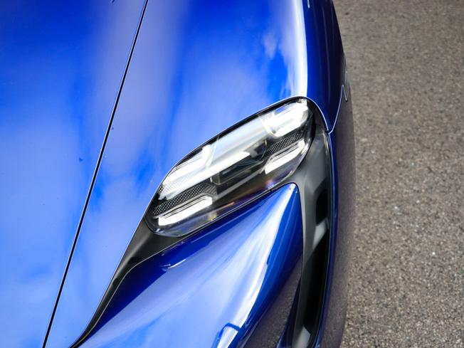 PORSCHE Taycan Photo 9