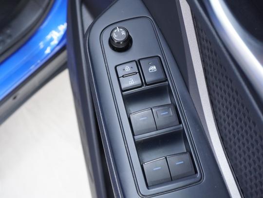 Toyota C-HR Photo 366716f3-41b5-4cba-ad10-a45a6ca704c5.jpg