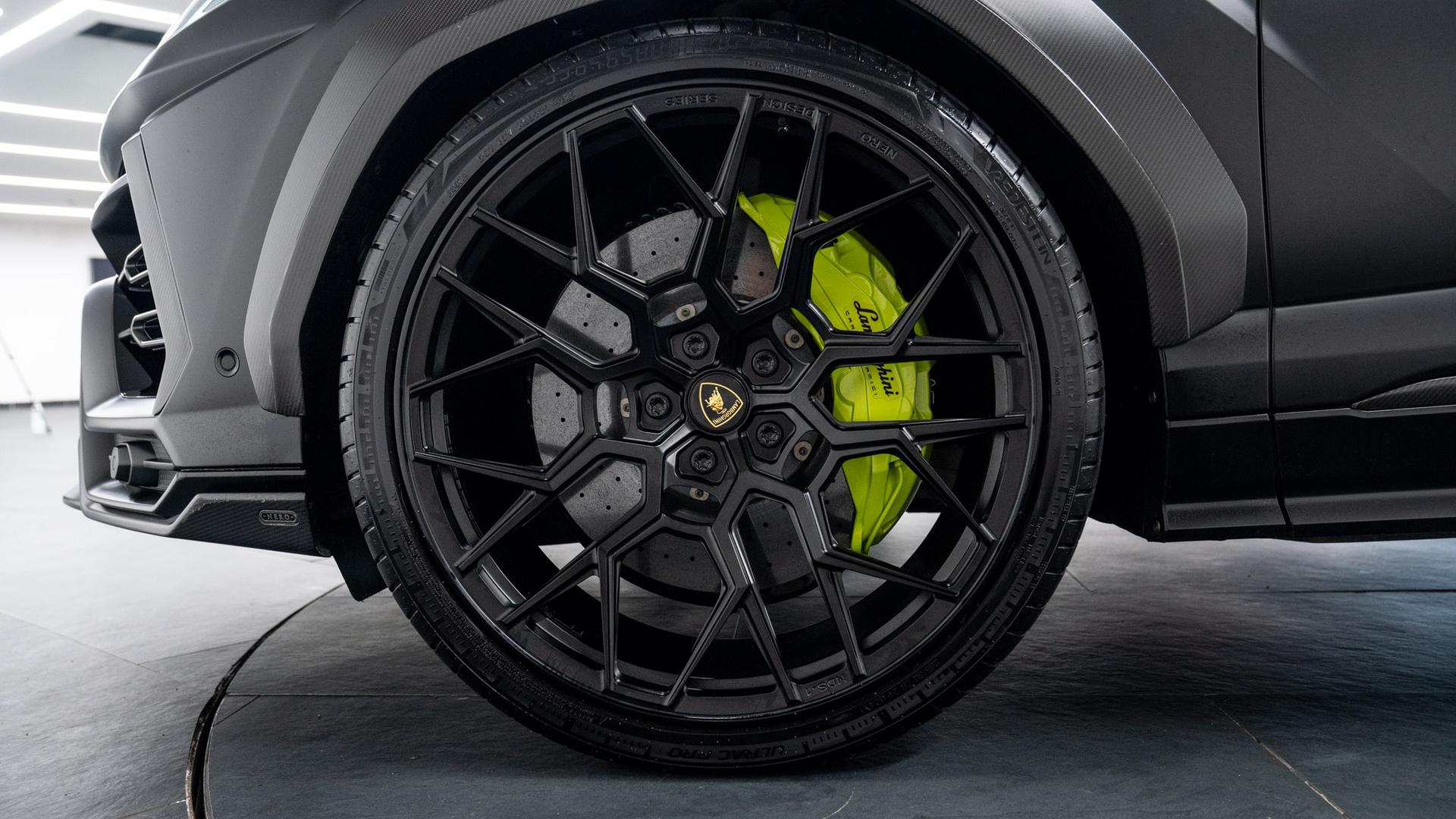 LAMBORGHINI Urus Photo 366930d4-3863-486d-8e00-4df829514d6a.jpg