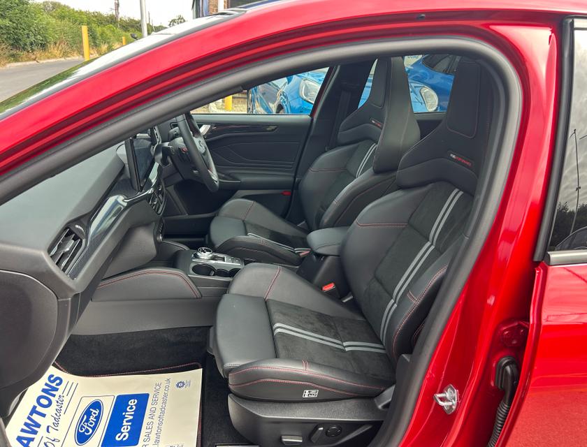 Ford Focus Photo 36836fb7-e3fe-47c8-ad76-54282e28fa43.jpg