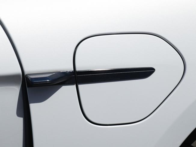 PORSCHE Taycan Photo 10
