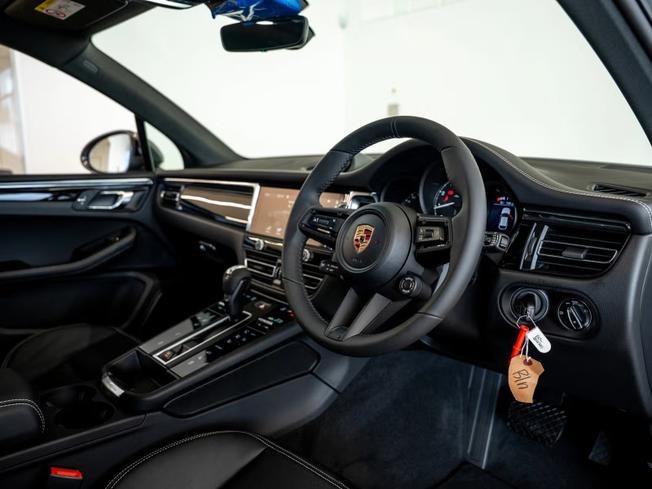 PORSCHE Macan Photo 18