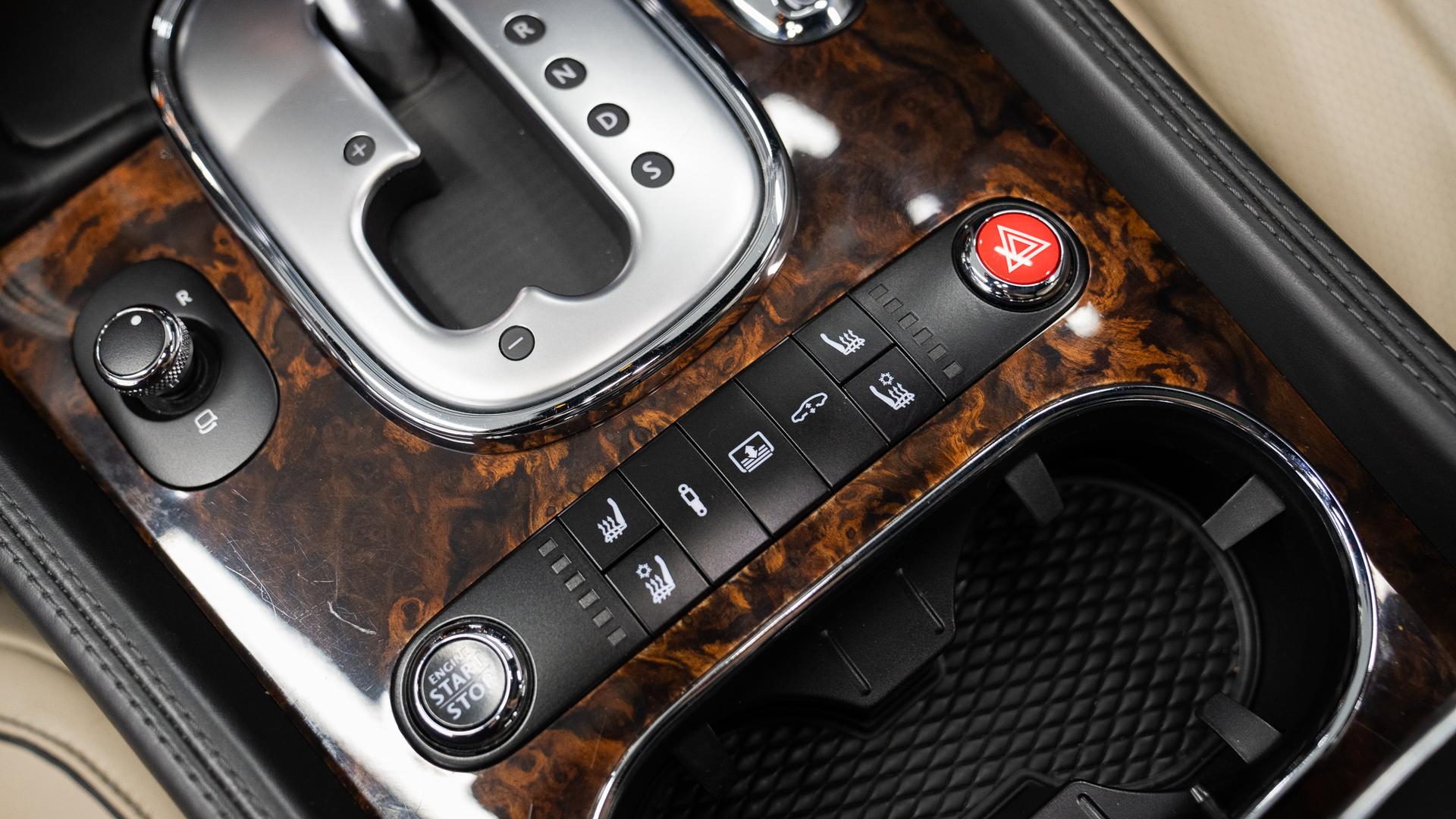 Bentley Flying Spur Photo 369cdee6-f7ec-468c-abb9-c24f2a39aa3c.jpg