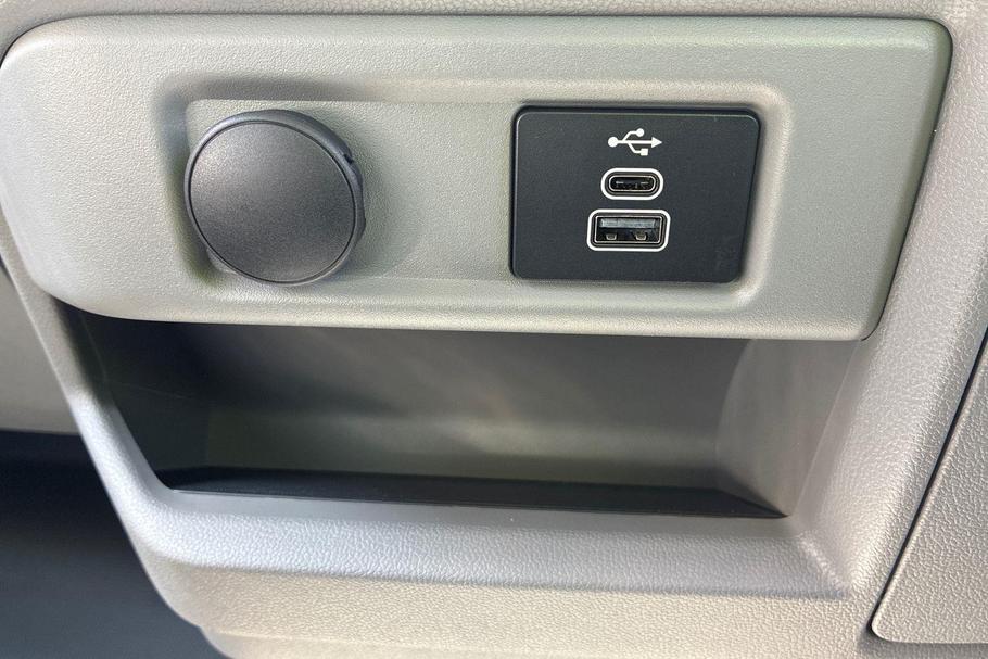 Used Ford E-TRANSIT CUSTOM MJ25UCW 32