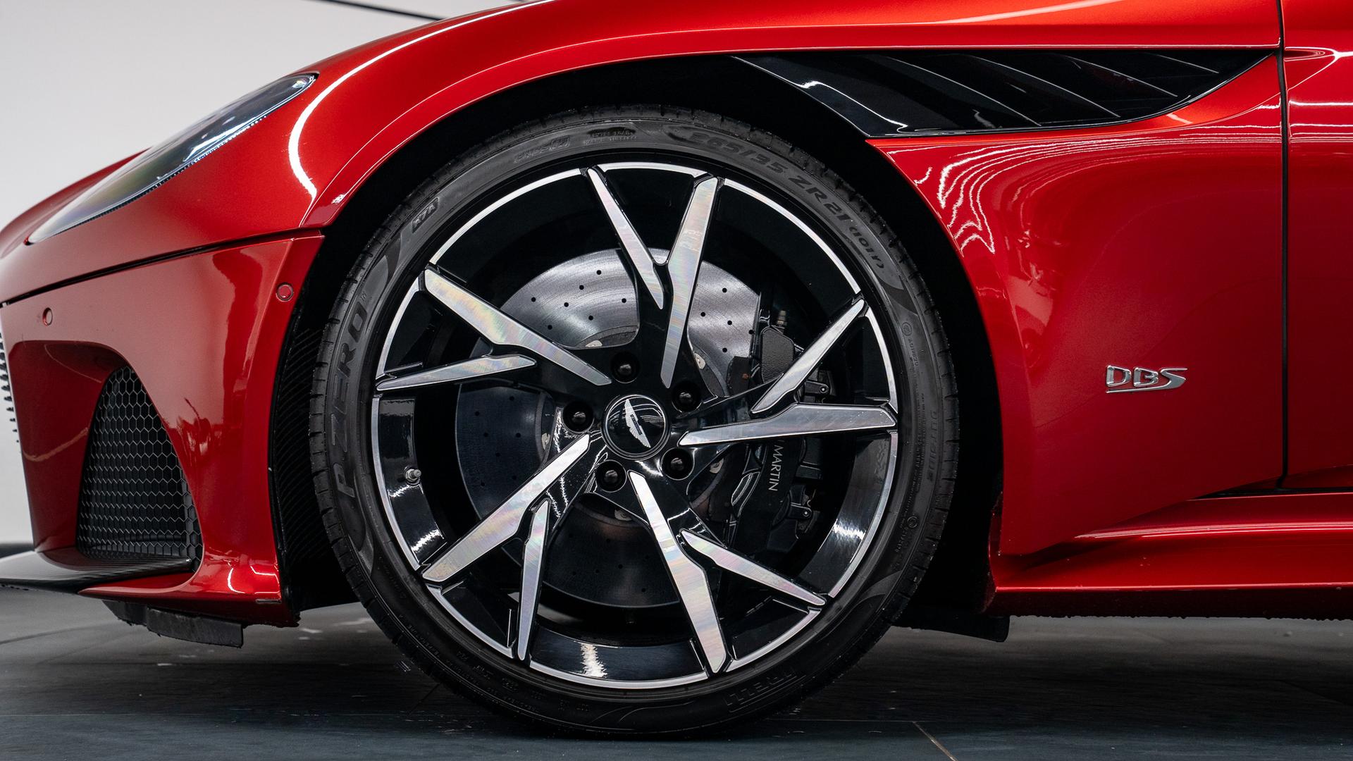 Aston Martin DBS Photo 36c12689-6d32-4251-a567-c924c8ffc8b9.jpg