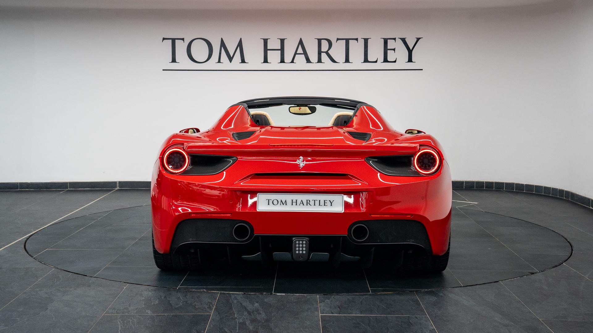 Ferrari 488 Photo 36c6a16e-ba7f-48b0-9795-f59a7febd1a4.jpg