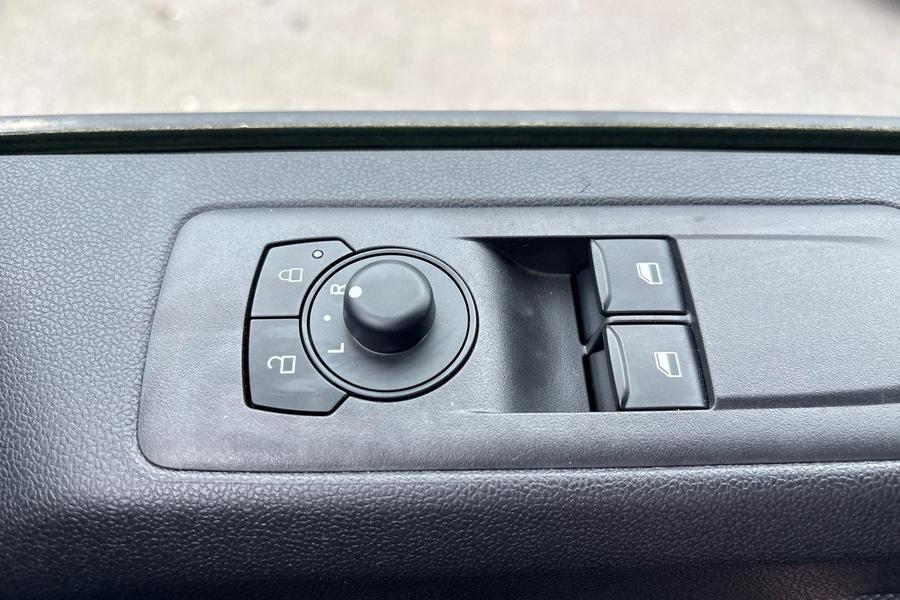 Ford E-TRANSIT CUSTOM Photo 36e34f72-6710-4735-b9ab-159f3cdc38a7.jpg