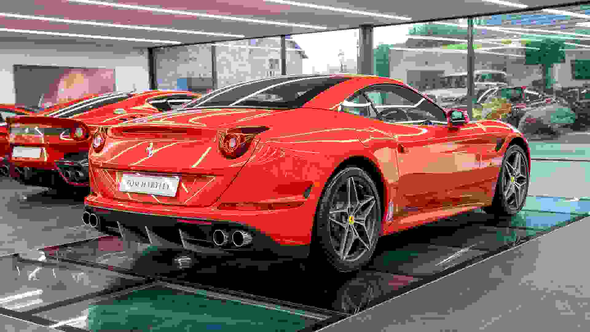 Ferrari California Photo 36e85992-68b5-4782-8efa-b2884a471bcd.jpg
