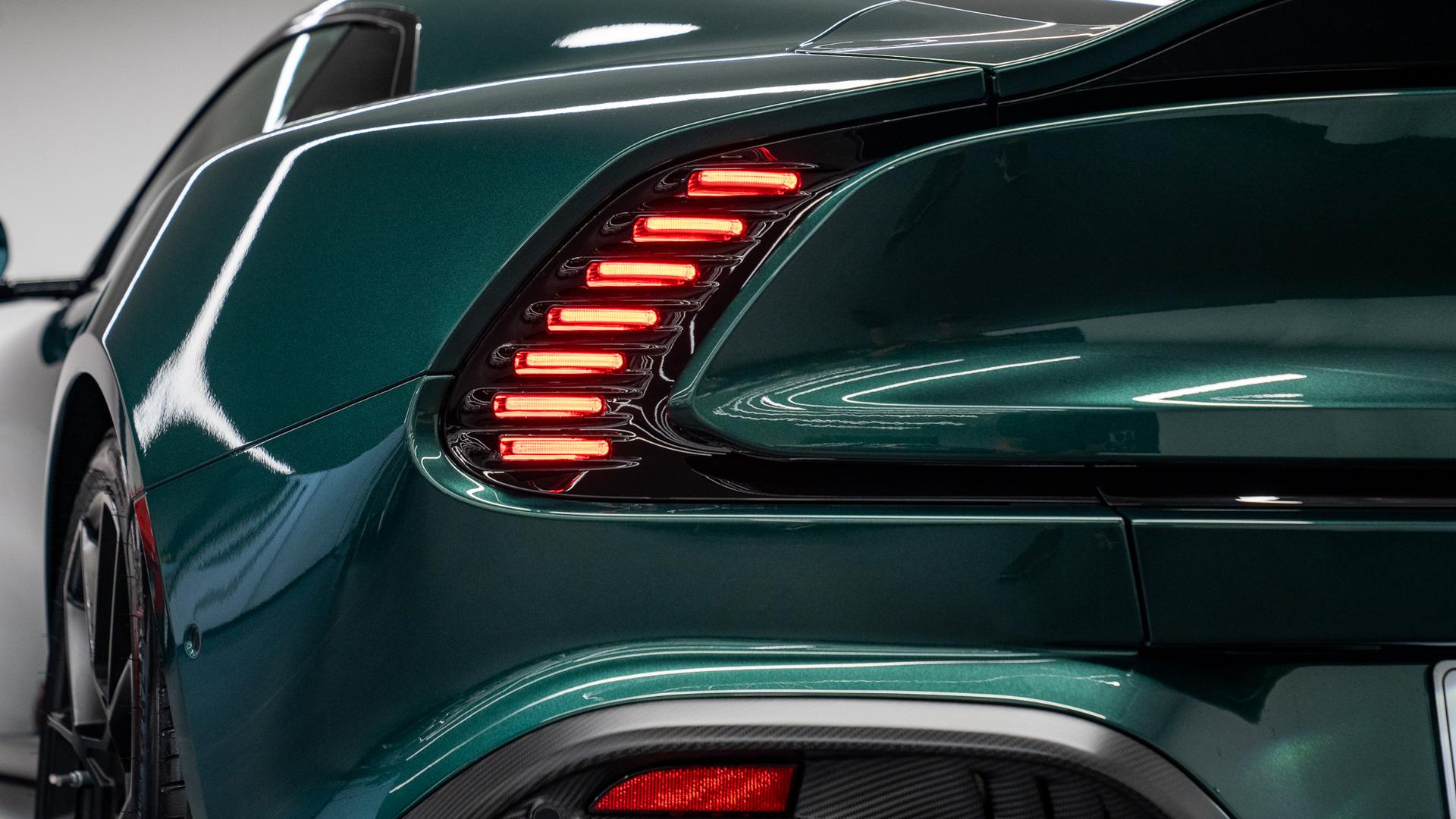 Aston Martin Vanquish Photo 36eac4dc-f197-4aa5-88ef-28fde26bc5e4.jpg