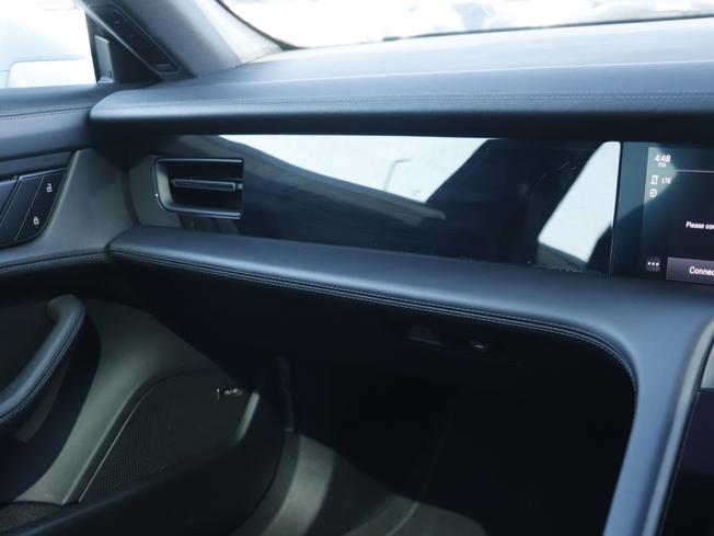 PORSCHE Taycan Photo 36
