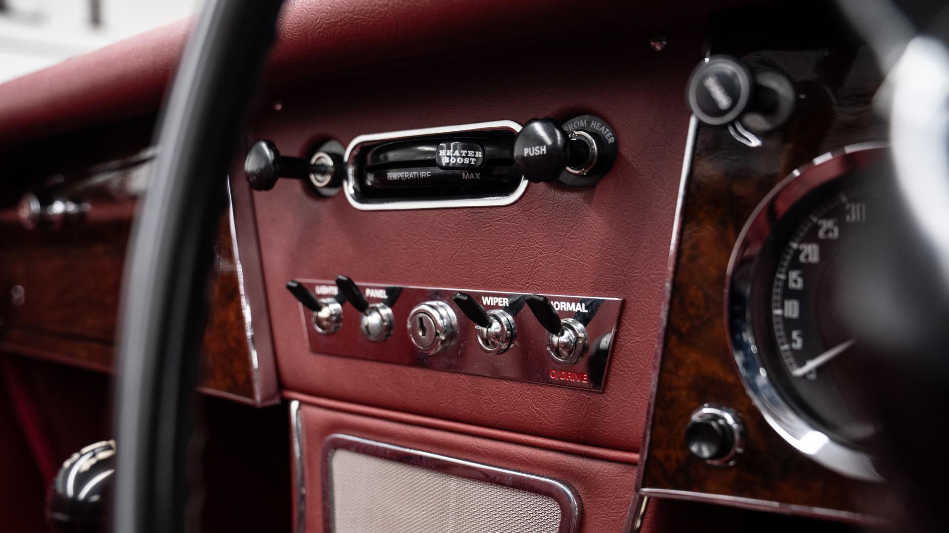 Austin Healey Photo 36f527a1-64b9-4c3e-99ff-f2ee29456d50.jpg