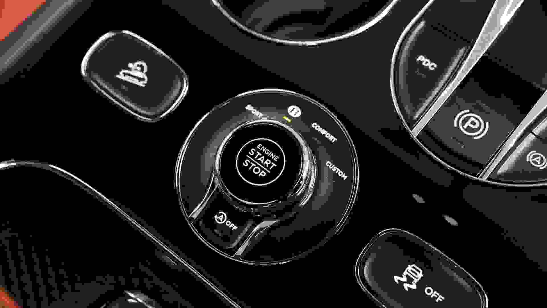 Bentley Bentayga V8 Centenary Edition Photo 36f75b50-b3ad-44a7-8e2c-4b1050fdb487.jpg
