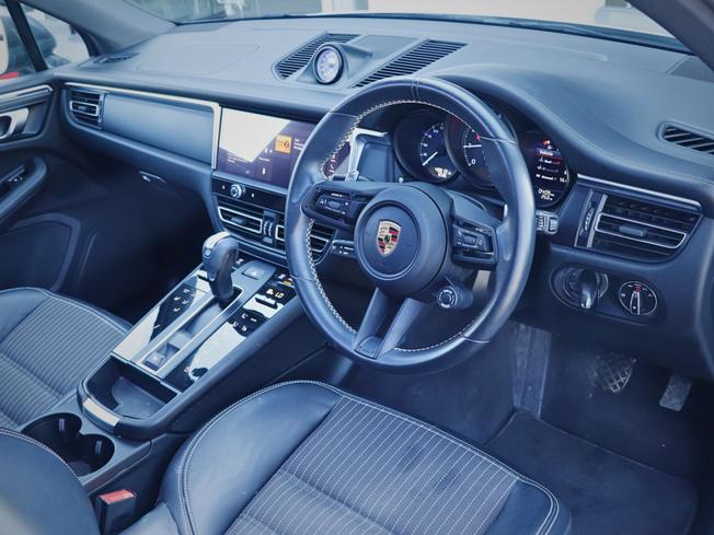 PORSCHE Macan Photo 44