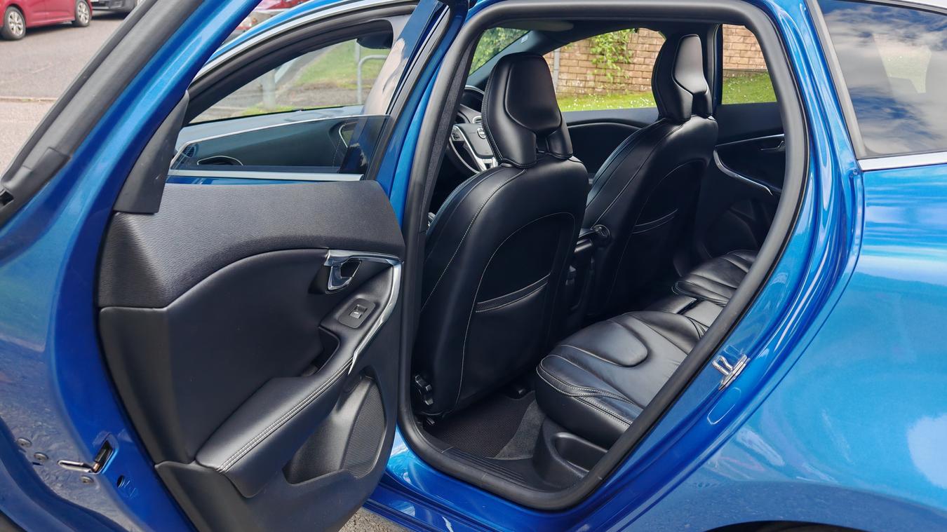 Used Volvo V40 RX66YXR 19