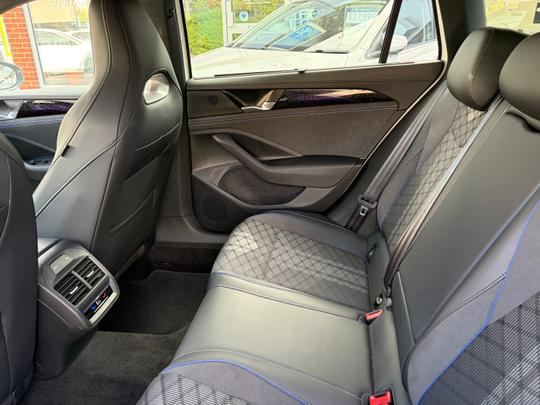 Volkswagen Passat Photo 373e20c7-5a02-46f3-a940-2200a77e9e74.jpg