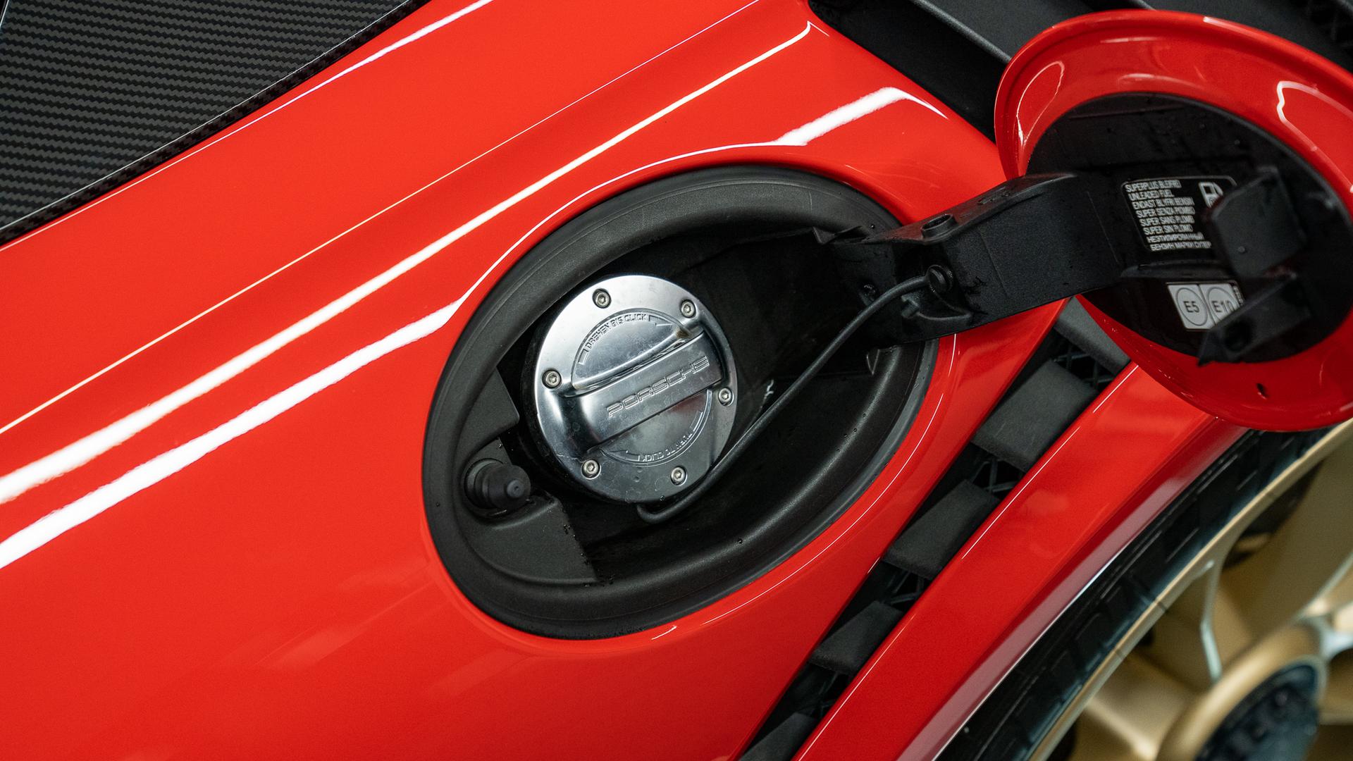 Porsche 911 Photo 3746d278-abda-489a-be32-58b731873386.jpg