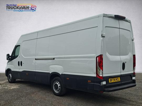 Iveco DAILY LWB AUTO Photo
