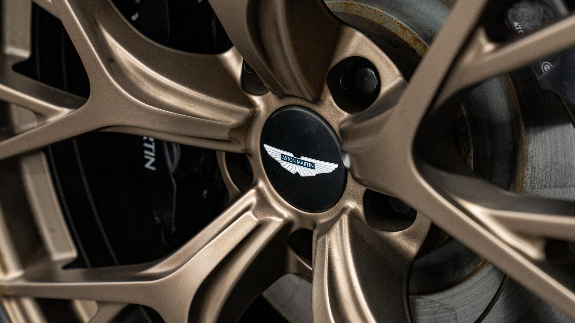 Aston Martin DB12 Photo 37628764-93cc-4ca9-b035-c0a04ec79aaf.jpg
