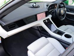PORSCHE Taycan Photo 3