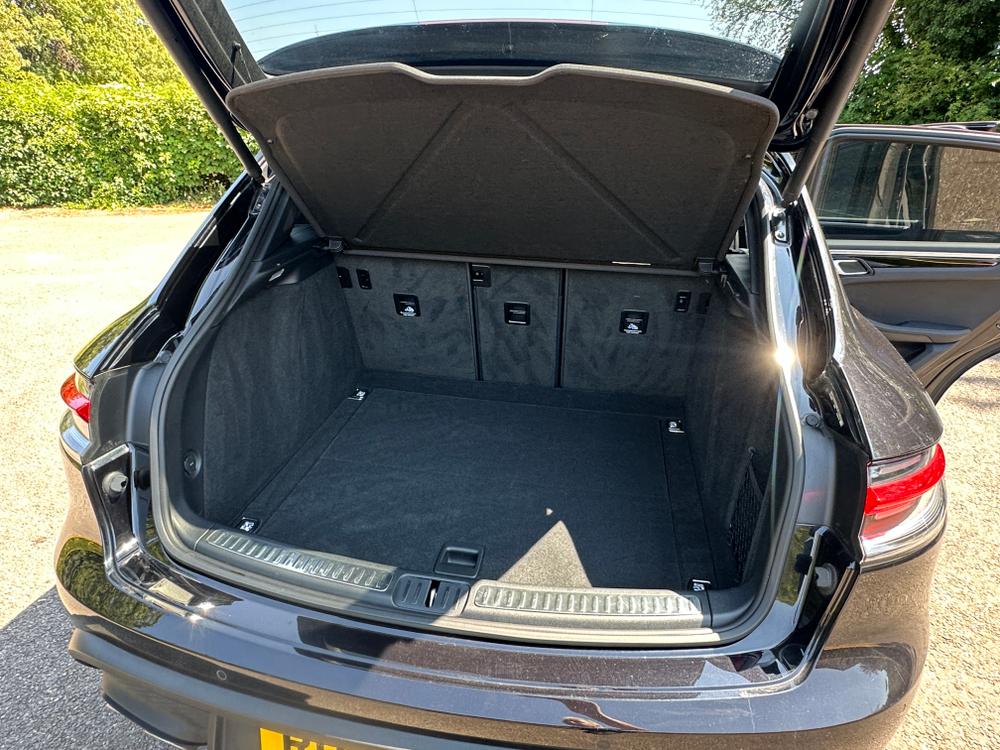 Used Porsche Macan RO22EWX 21