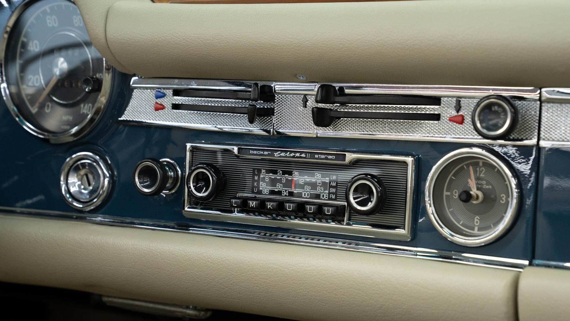 Mercedes-Benz 280 SL Photo 378f0ddf-56e7-485f-a239-a68346f5104f.jpg