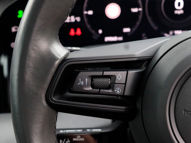 PORSCHE Taycan Photo 17