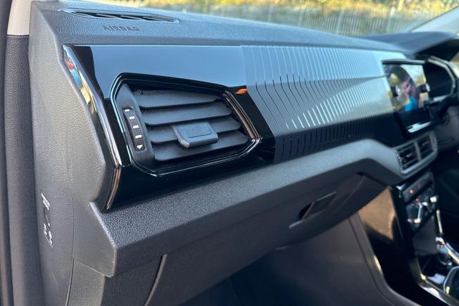 VOLKSWAGEN T-Cross Photo 36