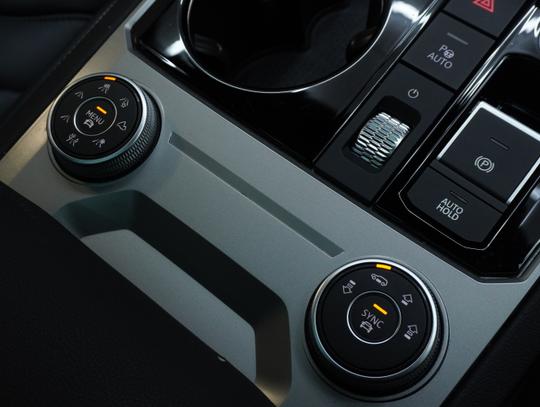 Volkswagen Touareg Photo 37ab4143-9746-493d-960a-de13675e3947.jpg