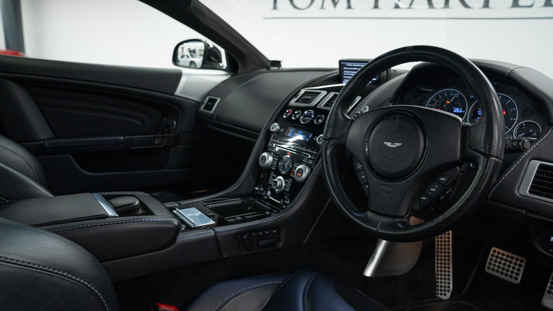 Aston Martin DBS Photo 37b0e7b3-4b9d-470f-91bc-3f5fc3db7125.jpg