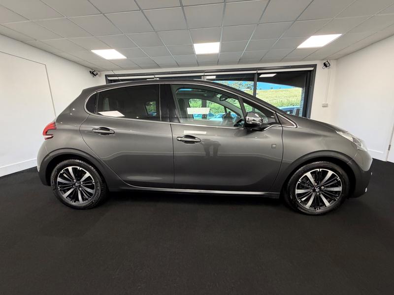 Peugeot 208 Photo 37bc1715-7064-4726-8555-3bc3daa24733.jpg