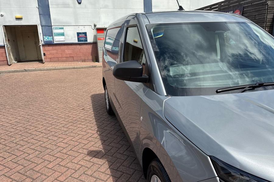 Ford TRANSIT COURIER Photo 37bd0ef6-ed42-49bd-be0e-d47f36978bdc.jpg