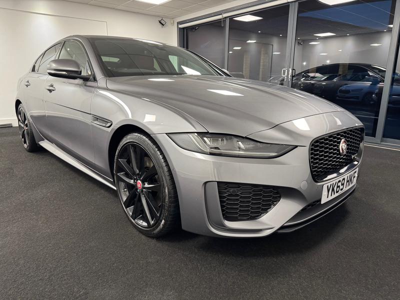 Jaguar XE Photo 37bf84c8-77e3-41b8-be0d-2520397f4ce9.jpg