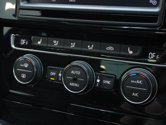 Volkswagen Golf Photo 37cd24c9-fd0a-49b7-ae48-3f77a2836f25.jpg