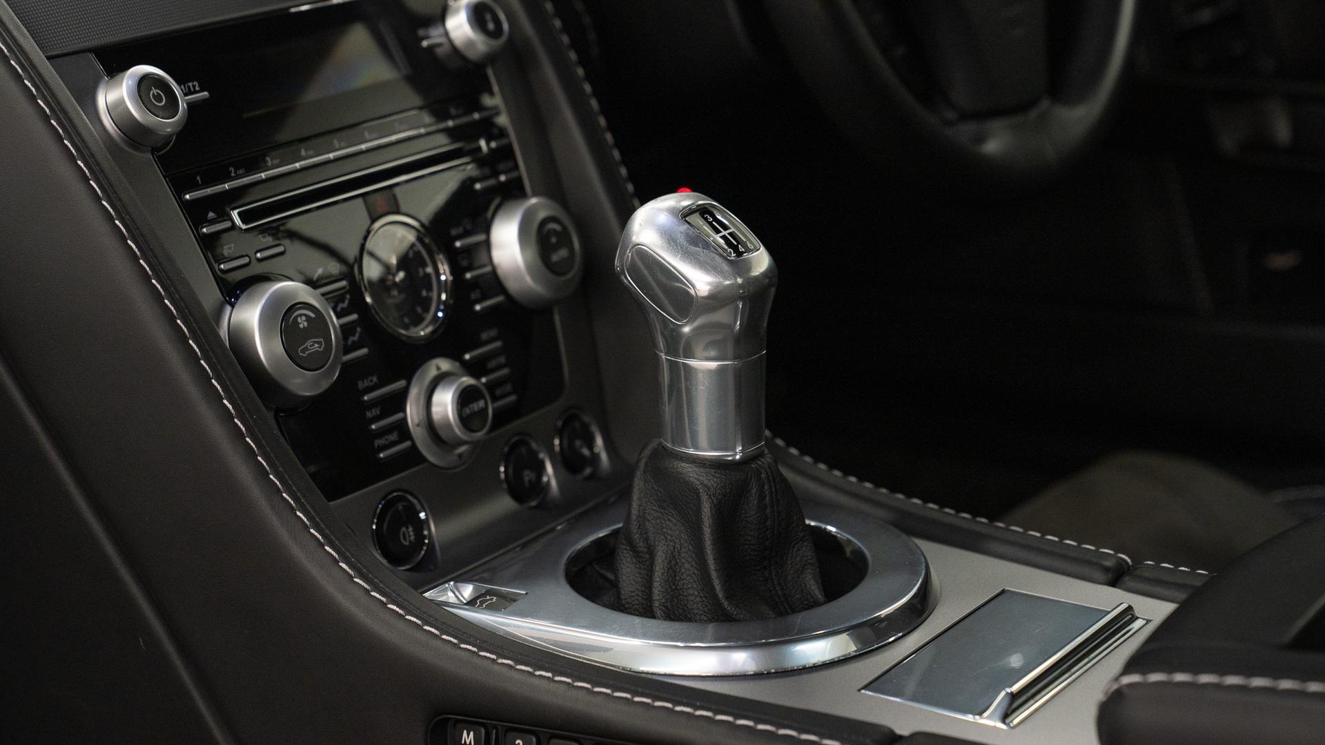 Aston Martin DBS Photo 37d17198-7e80-4120-802b-78bfef1cb2fd.jpg
