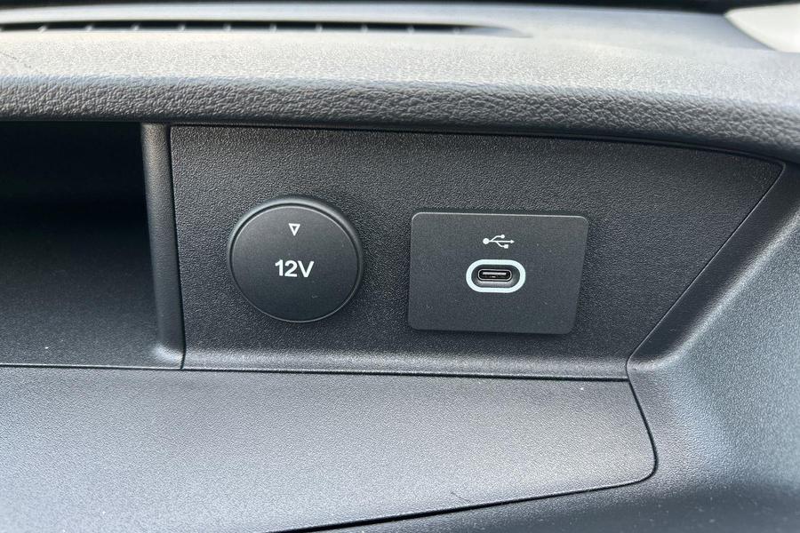 Ford TRANSIT Photo 37dee98b-0221-40c0-8105-feb14423f30a.jpg