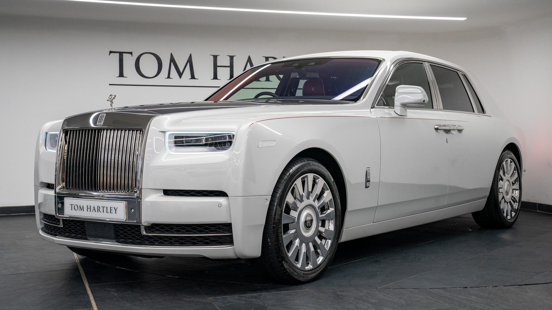 Rolls-Royce Phantom Photo 37f19c8a-3637-4f64-8b47-a464e255d5cb.jpg