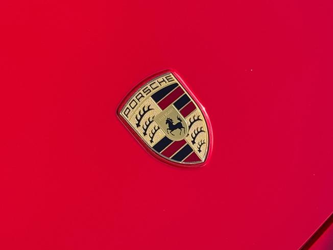 PORSCHE Taycan Photo 9