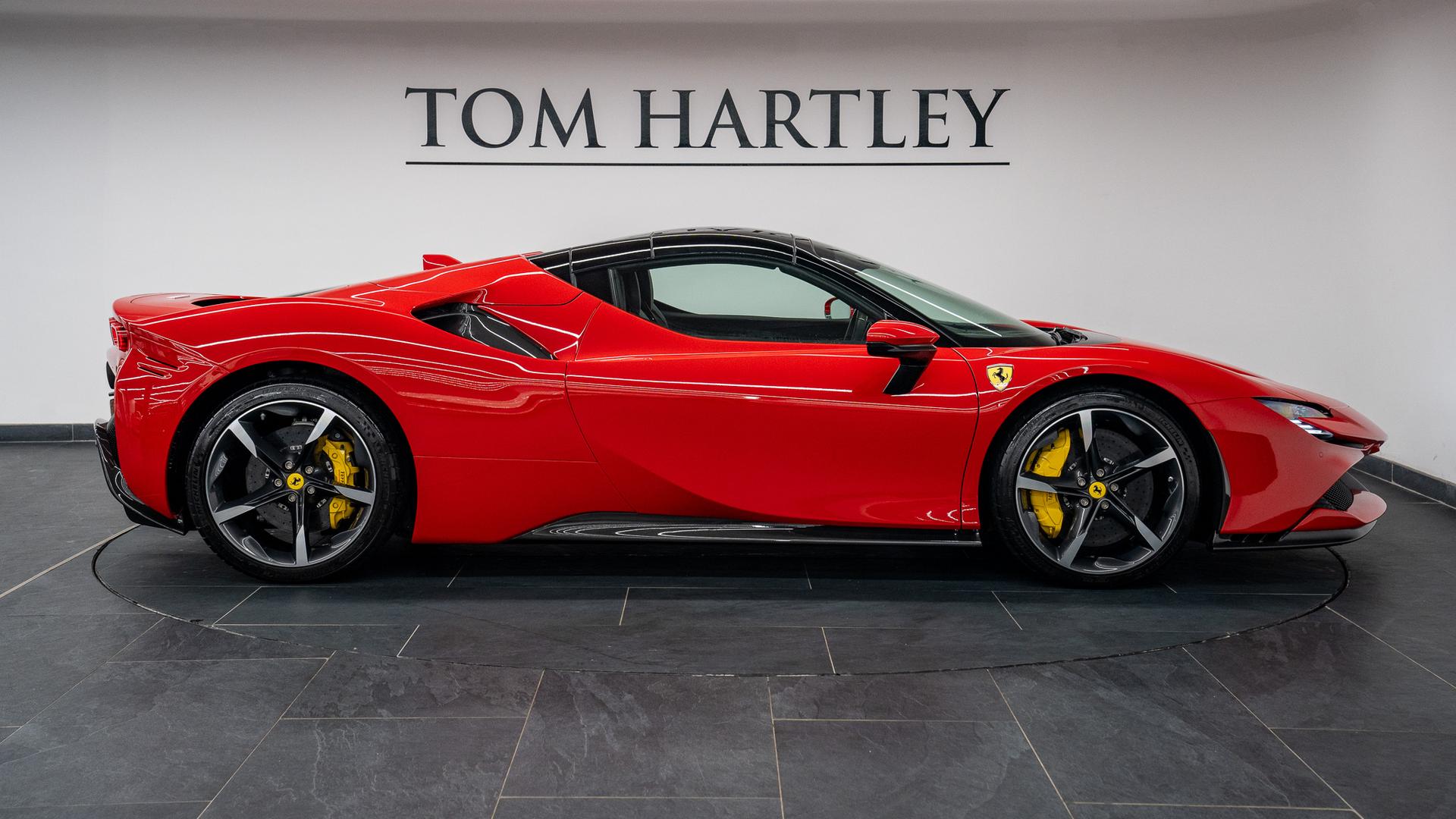 Ferrari SF90 Photo 37f6ba4c-30e9-46c1-8a37-7e682fd6f248.jpg