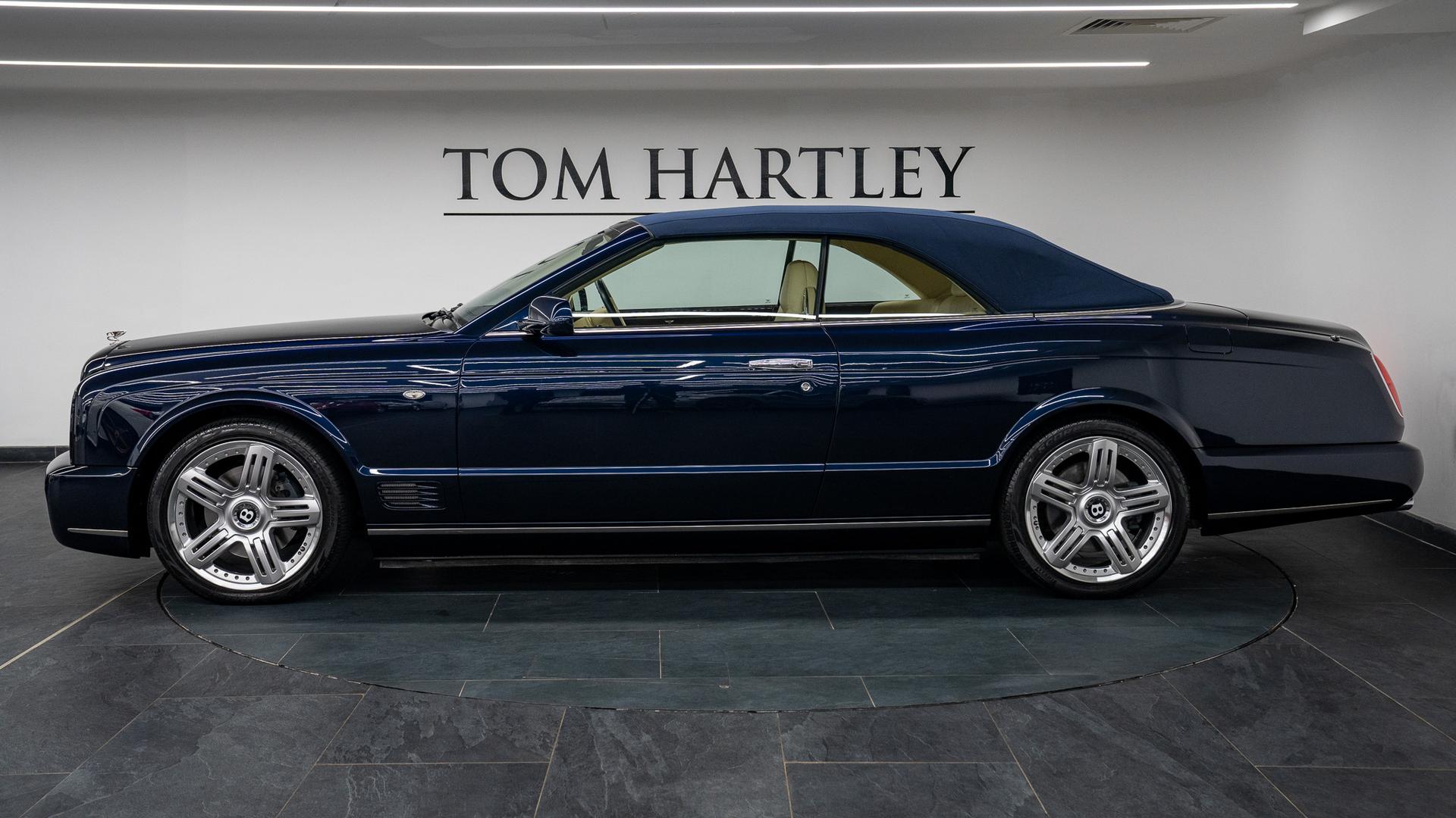 Bentley Azure Photo 37fbd22b-2db4-4466-a951-cfe0ffeccd5c.jpg