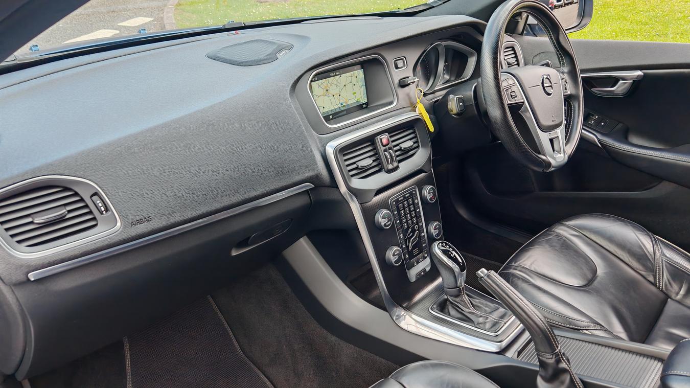 Used Volvo V40 RX66YXR 22