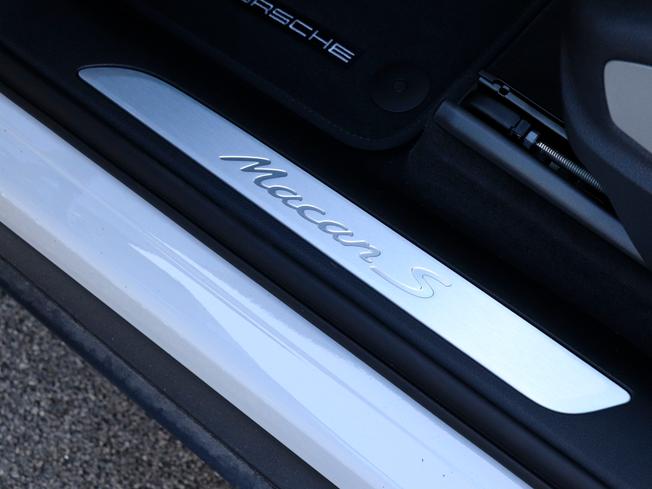 PORSCHE Macan Photo 8