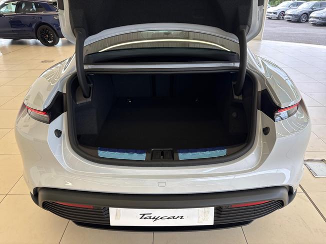 Porsche Taycan Photo 13