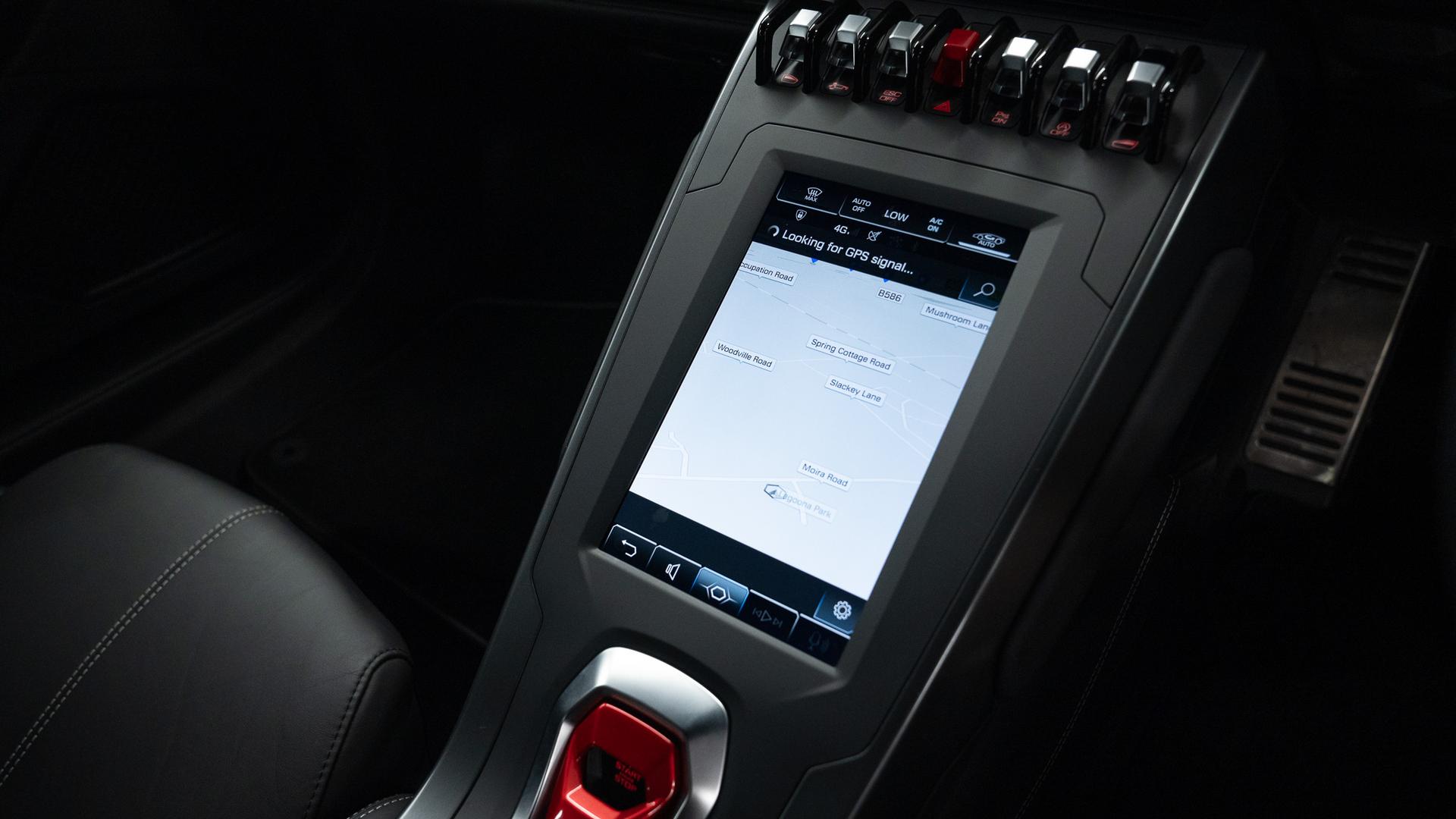 LAMBORGHINI Huracan Photo 3815229b-12d2-40b1-9b28-32b1e0e4d460.jpg