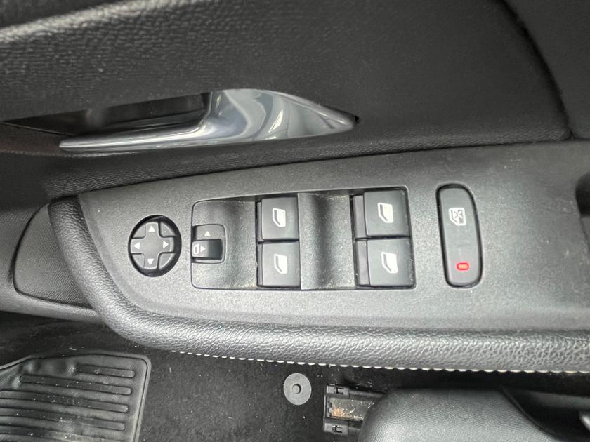 Vauxhall Mokka Photo 381b2d52-38a7-49f1-a5c2-690c1397c56e.jpg