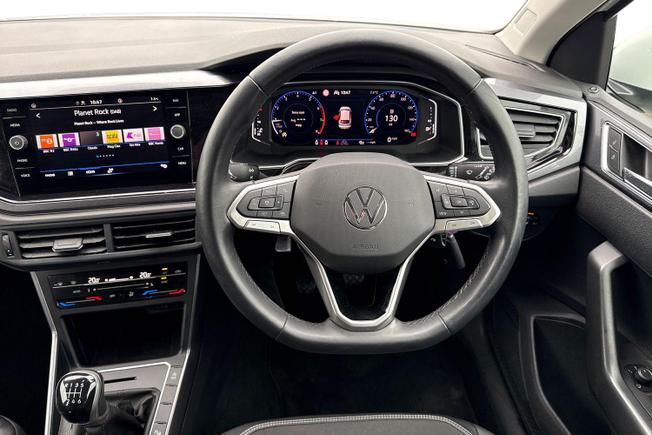 VOLKSWAGEN Taigo Photo 13