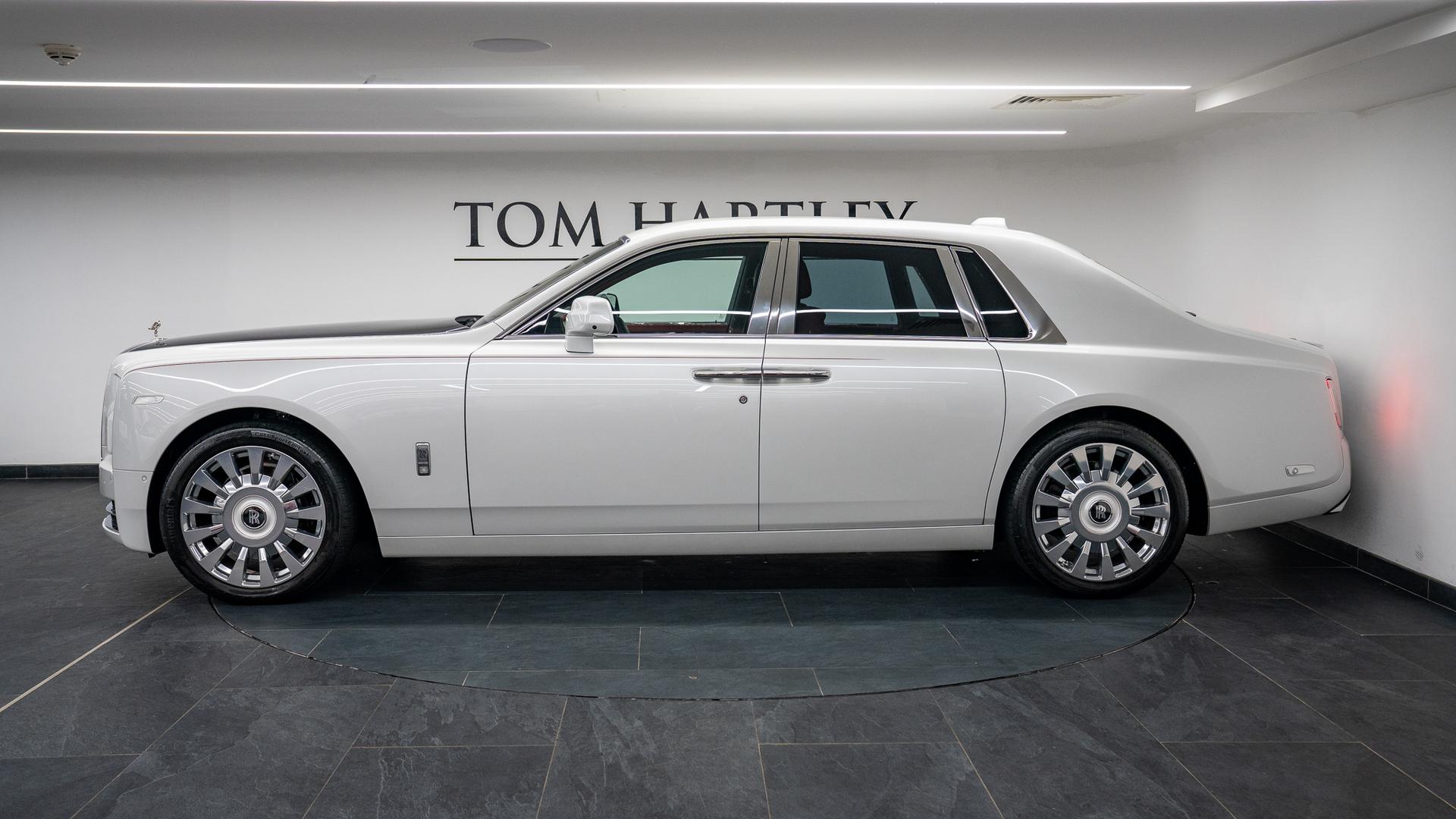 Rolls-Royce Phantom Photo 3824d02c-98f3-4977-81e2-8258a3ffe664.jpg