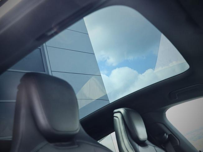 PORSCHE Taycan Photo 49